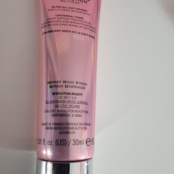 XX REVOLUTION GLOW FIXX GLOW ALL DAY PRIMER Universal Color - Picture 8 of 13
